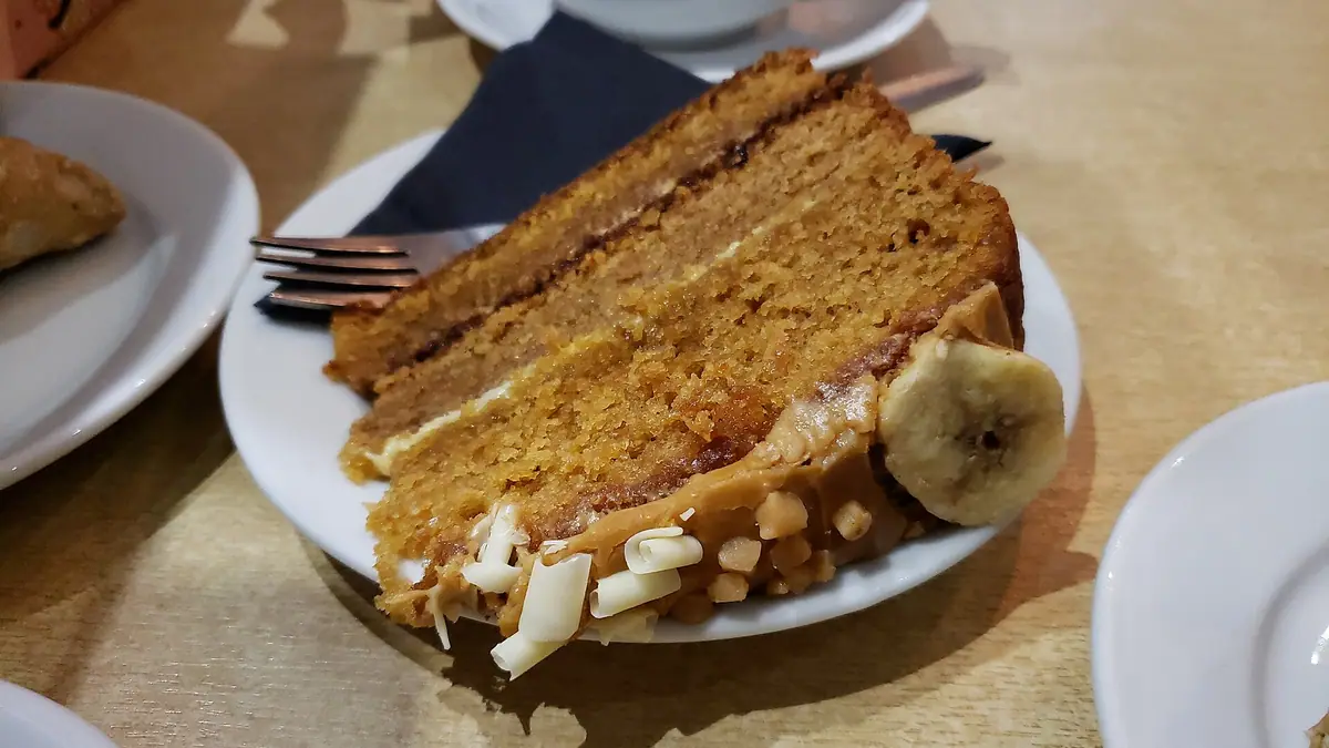 Cakes & Bakes – cake shop in Newbury Park, London